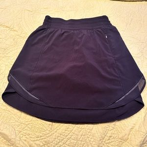 Lululemon sz 4 skirt with built in shorts